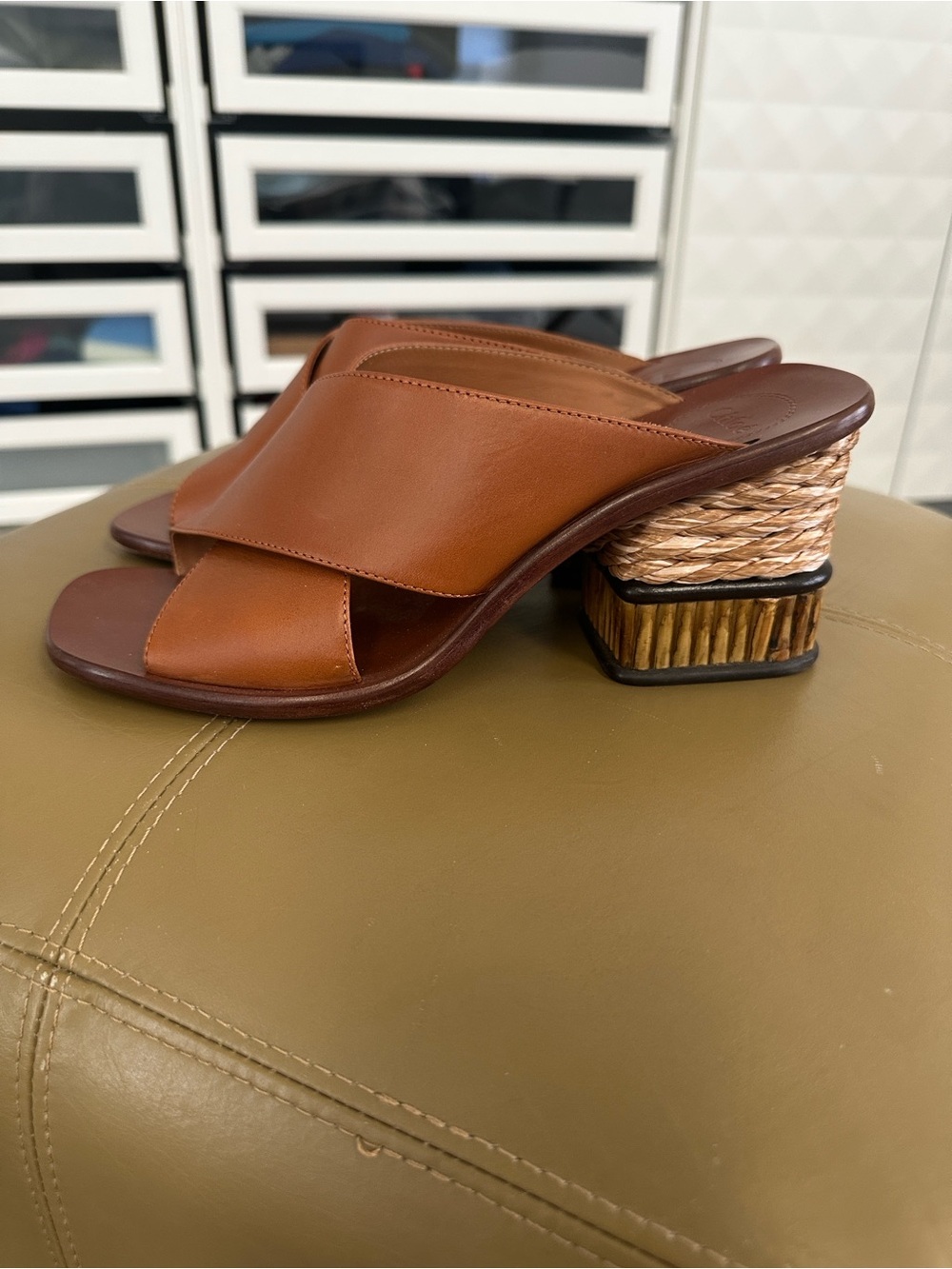Stunning Chloe Laia leather sandal in “Ochre Delight.” Size 40. - Picture 3 of 6